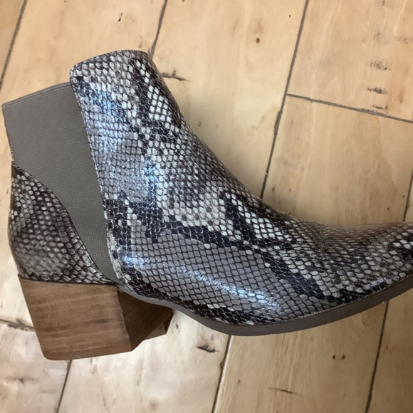 Chinese Laundry Snakeskin Booties - Picture 5 of 8